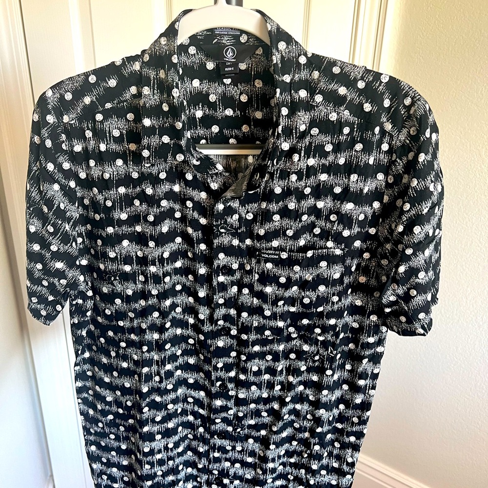 Volcom Black polka dot short sleeve